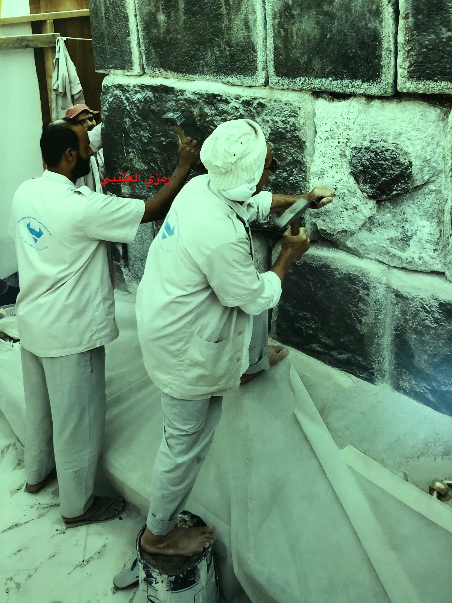 ترميم وتدعيم أحجار الجدران الخارجية للكعبة