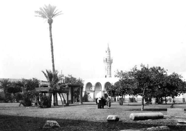 لم يبق شيء حاليا من المبنى الأصلي لمسجد عمرو بن العاص الذي بني عام 21هـ