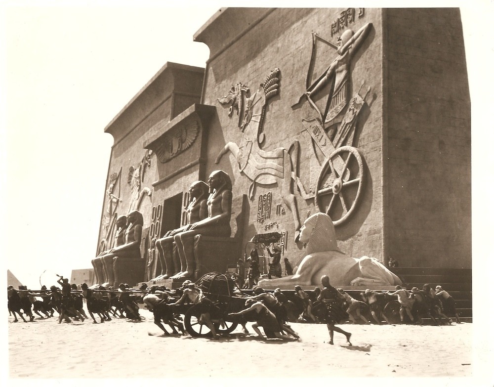 بوابات مدينة سيتي الأول كما ظهرت في فيلم (الوصايا العشر) 1923